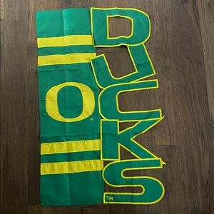 University of Oregon Ducks  - Decorative Flag 25.5” x 41” Team Sports America)